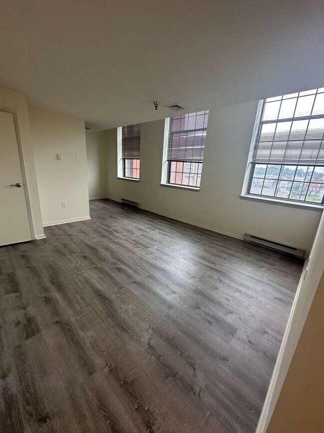 Building Photo - 149 Wilson St