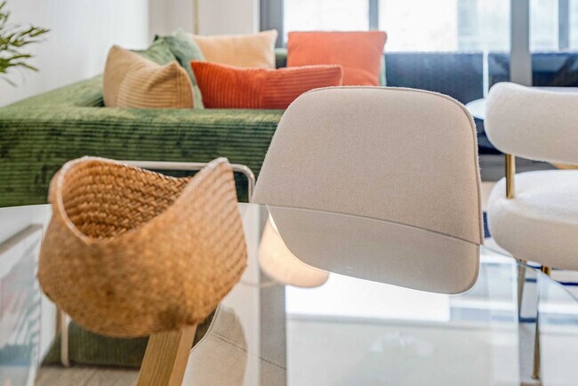 Building Photo - 404 NE 2nd Ave