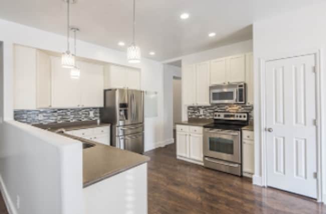 Building Photo - Beautiful 5 Bed | 2.5 Bath | 3 Car Single Family Home