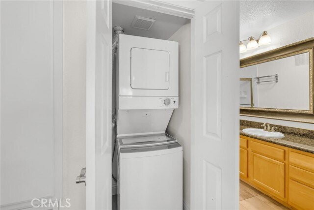 Building Photo - 2275 Del Mar Way