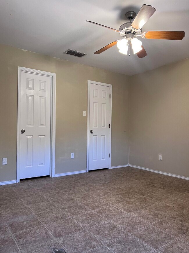 Building Photo - 14119 Fawn Dr