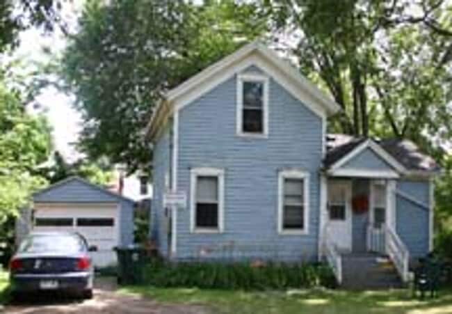 Primary Photo - Spacious 3-Bedroom House with Parking & Pr...