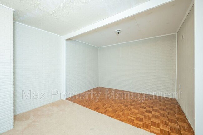 Building Photo - 6943 Brookview Dr