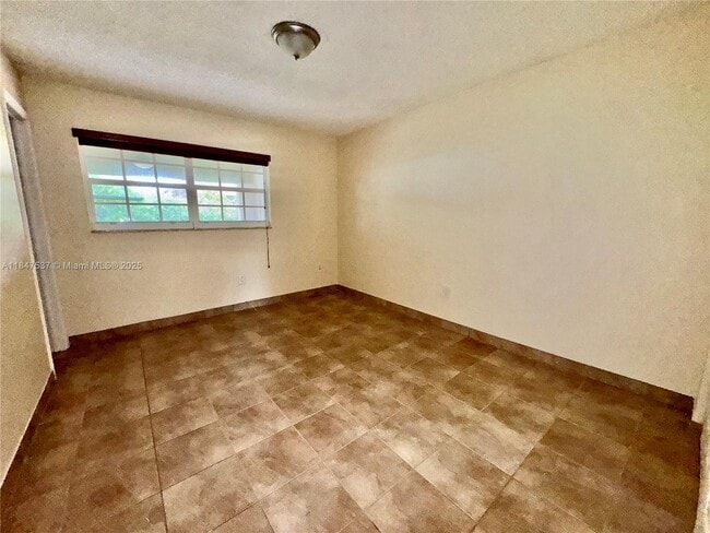 Building Photo - 1377 W 38th St