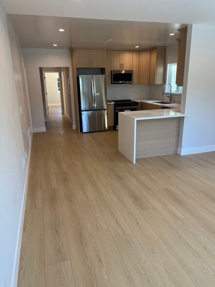 Building Photo - 1834 N Van Ness Ave