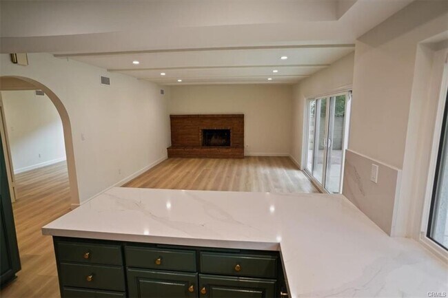 Building Photo - 1925 Parkside Ave