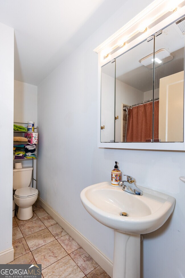 Building Photo - 1698 Temple Ave