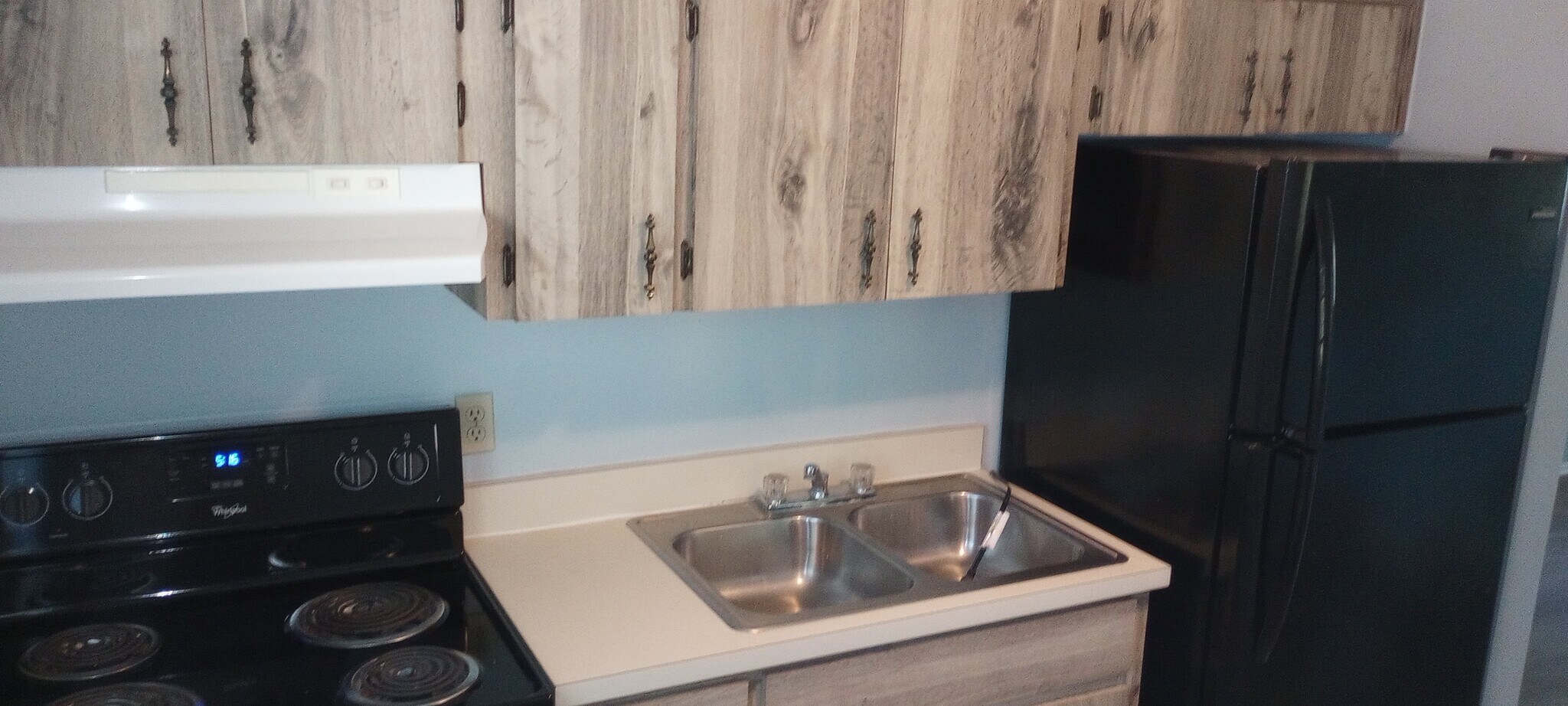 Kitchenette - 105 Magnolia Dr