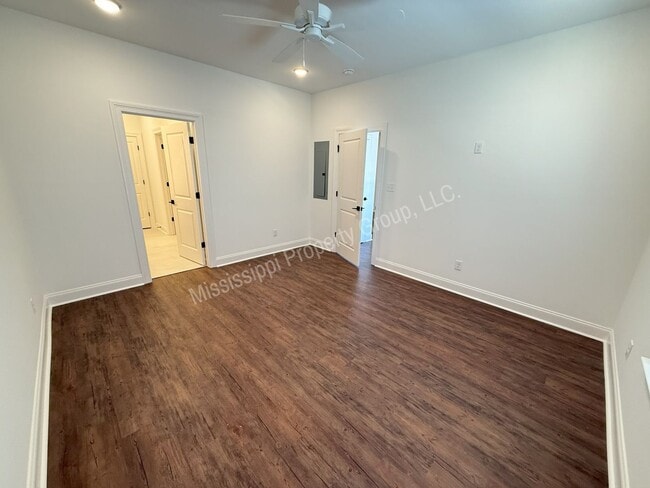 Building Photo - 3BR/3.5BA South Grove For Rent