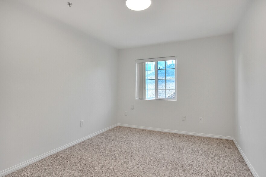 Building Photo - 3105 Walton Ave