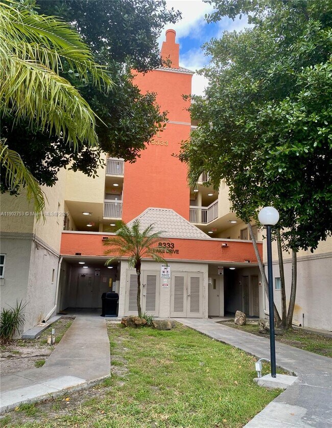 Building Photo - 8333 Lake Dr