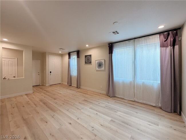 Building Photo - 10150 W Glen Aire Ave