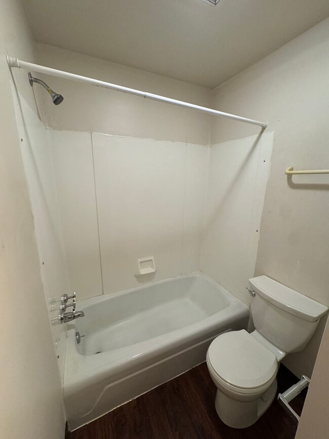 Building Photo - 1 Bedroom 1 Bath-Moon Township