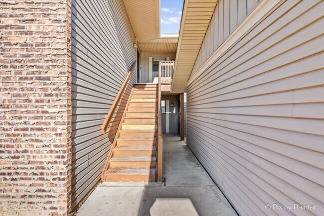 Building Photo - 5815 Wilshire Ct