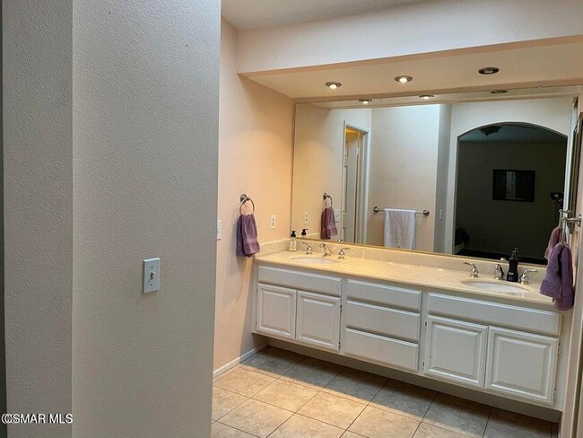 Building Photo - 2432 Rikkard Dr