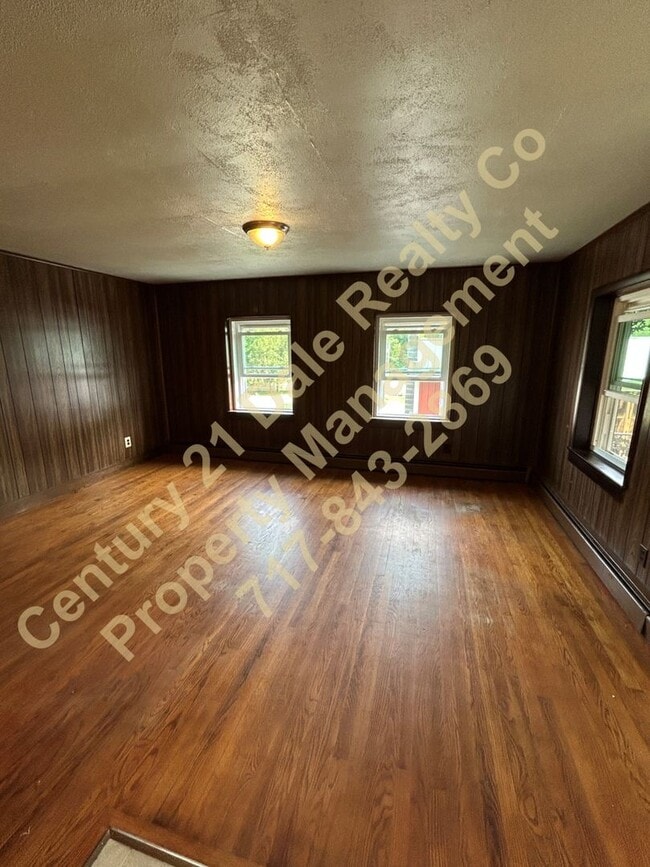 Building Photo - 2 Bedroom home in South Eastern School District with a Large Yard