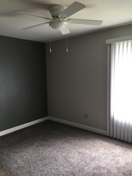 Second bedroomi - 400 74th St