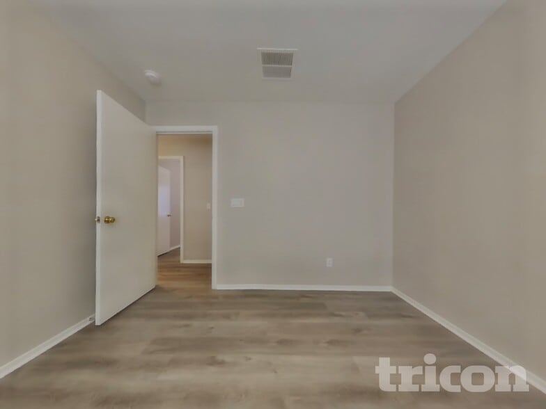 Building Photo - 1368 S 228th Dr