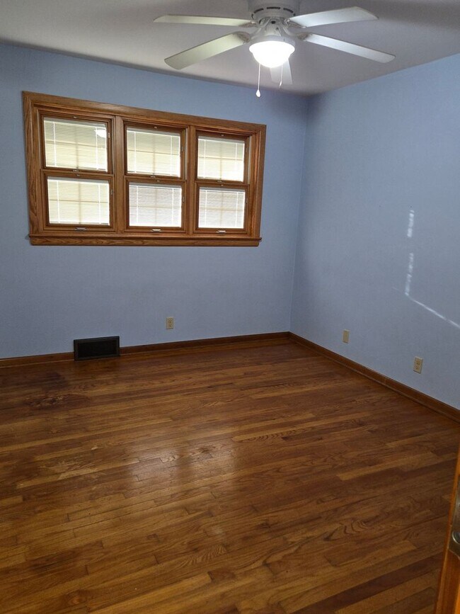 Building Photo - 132 Corll St