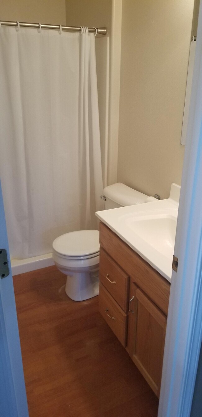 Building Photo - 1709 Lynnwood Dr