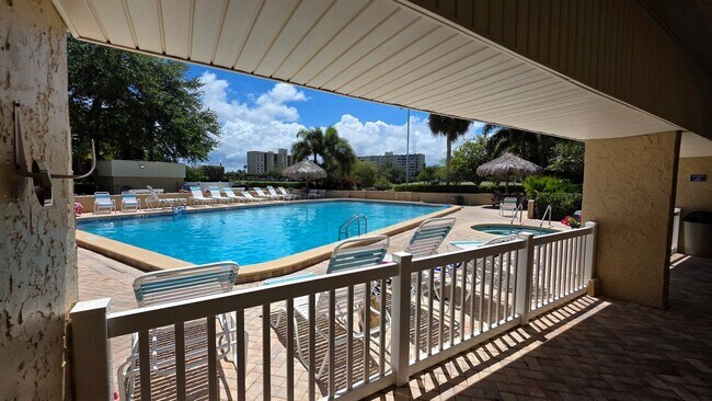 Building Photo - 2618 Cove Cay Dr