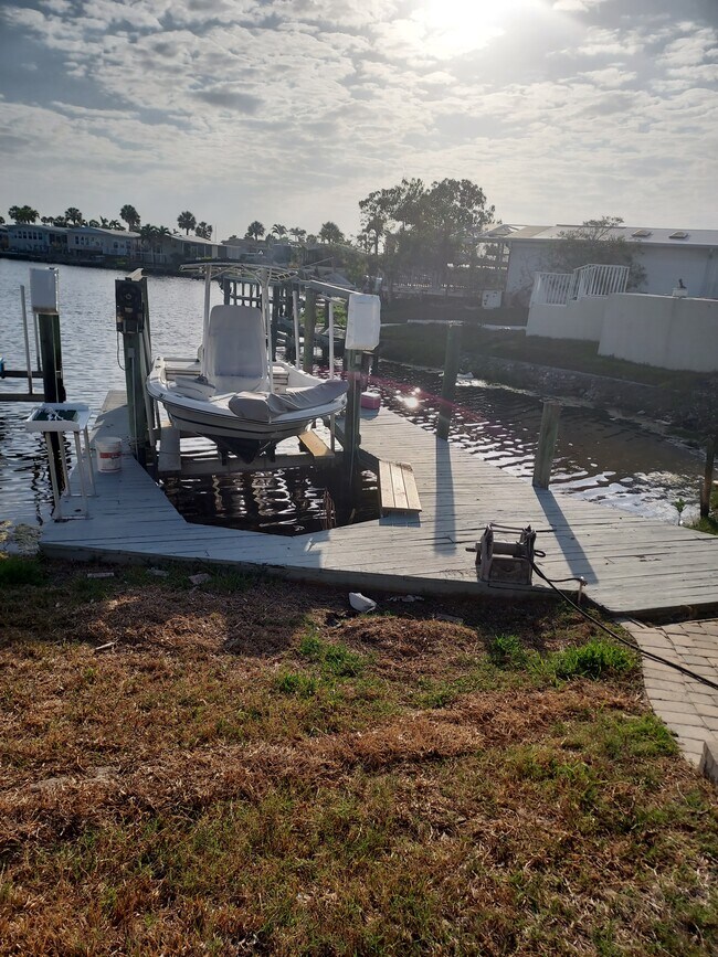 Building Photo - 17500 Primrose Ct