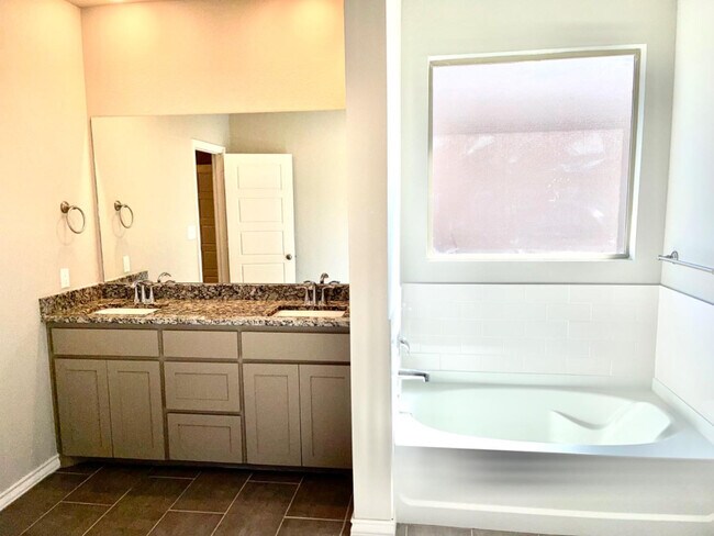 Building Photo - 7729 96th St