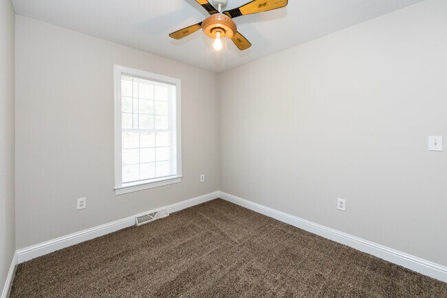 Building Photo - 814 King Arthur Dr