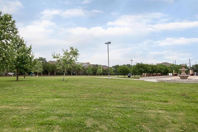 Building Photo - 2236 Ann St