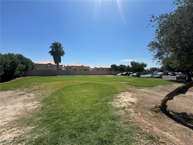 Building Photo - 575 Roxella Ln