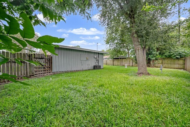 Building Photo - 3702 Malone Dr