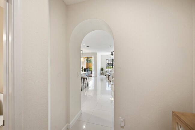 Building Photo - 10415 Wellington Parc Dr