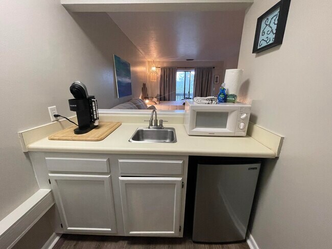 Building Photo - 300 Yacht Club Dr