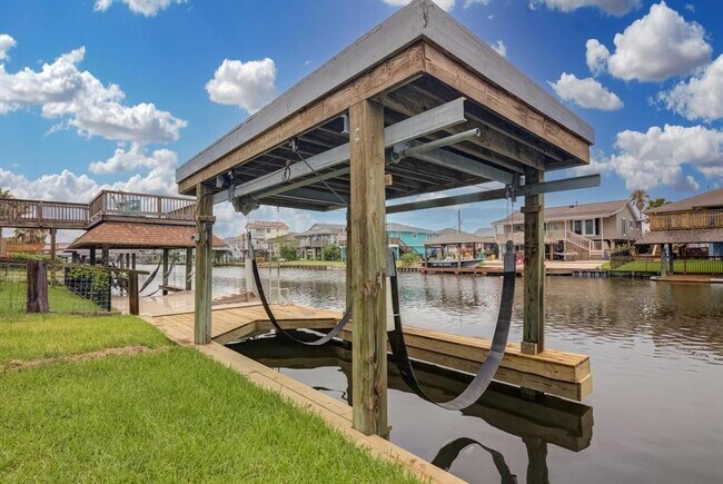 Building Photo - 1099 Redfish St