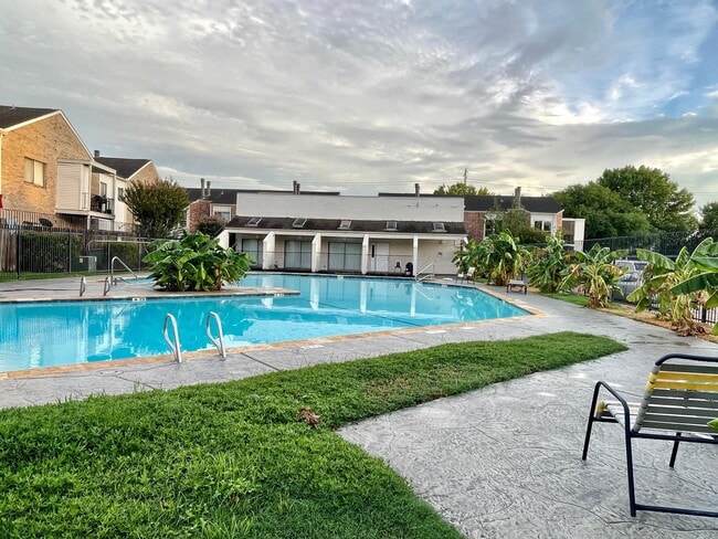 Building Photo - 3740 Thistlemont Dr