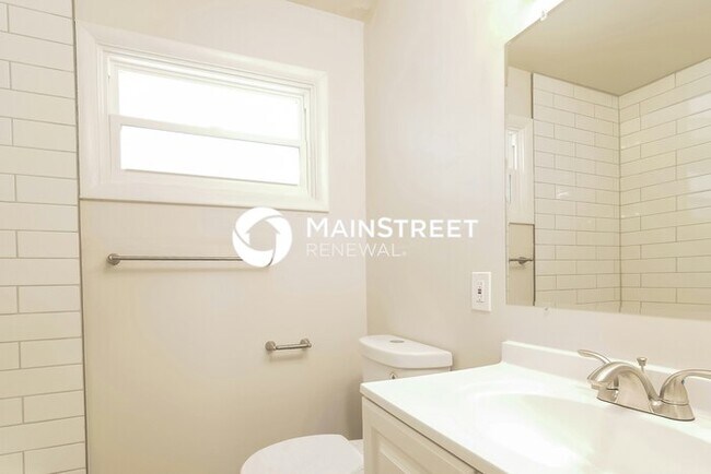 Building Photo - 4 Bedroom Pet-Friendly Home in Grandview, ...