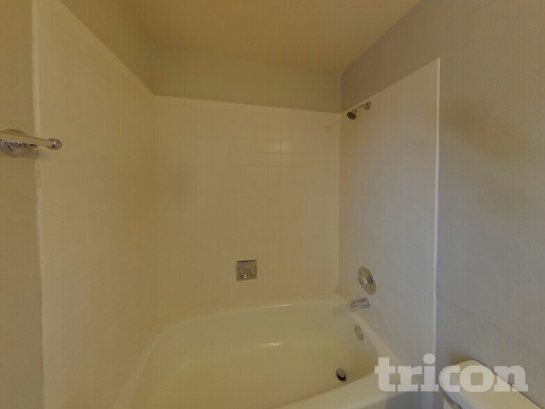 Building Photo - 3460 Cedarhurst Way