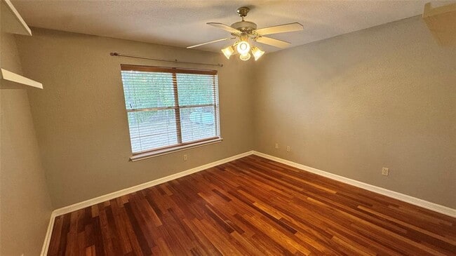 Building Photo - 126 Riverside Ln