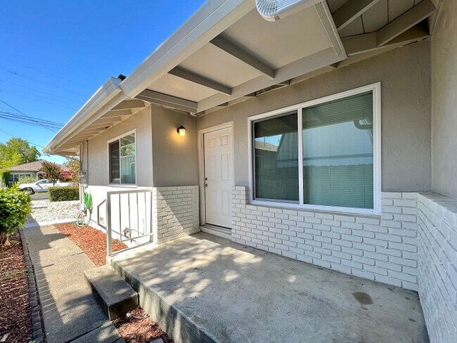 Building Photo - E Street, 1751-1753**