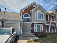 Building Photo - 1851 Fox Run Dr