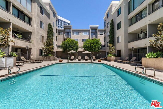 Building Photo - 8455 Fountain Ave