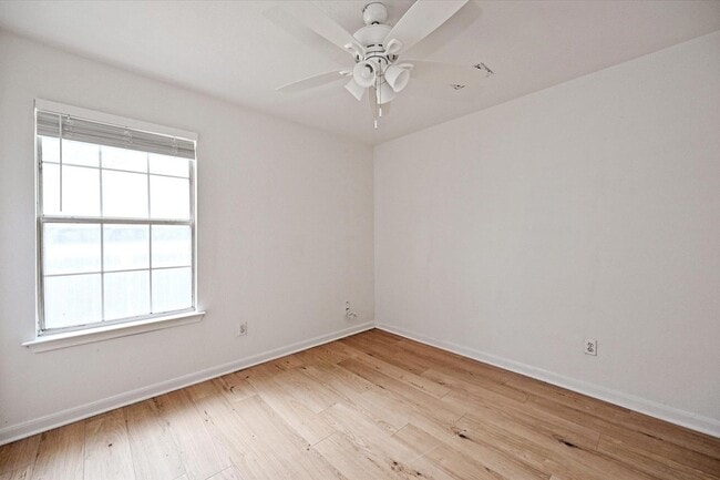 Building Photo - 108 N Mockingbird Cir