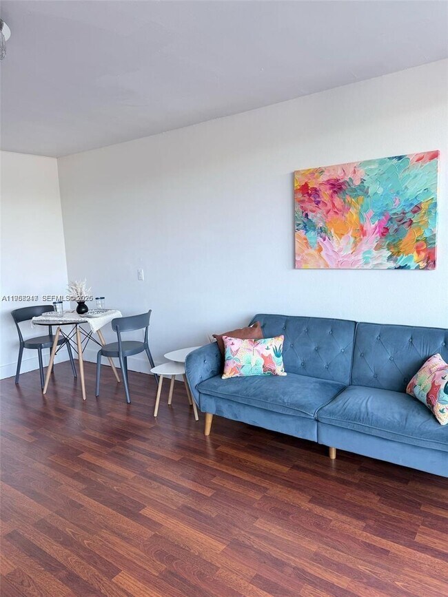 Building Photo - 3675 N Country Club Dr