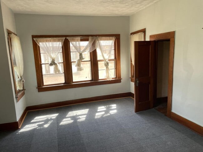 Building Photo - 610 Noble St