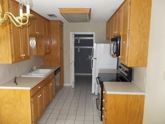 Building Photo - 3950 Trinity Ln