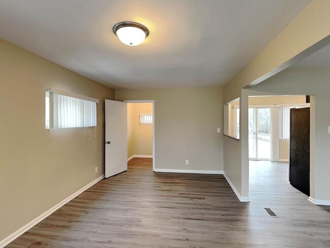 Building Photo - 3 bedroom in Hoffman Estates IL 60169