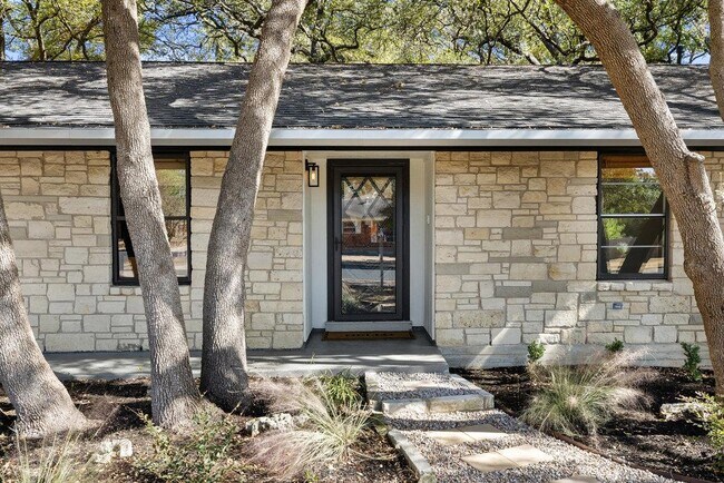 Building Photo - 2008 Matthews Ln