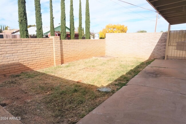 Building Photo - 1052 Chaparral Cir