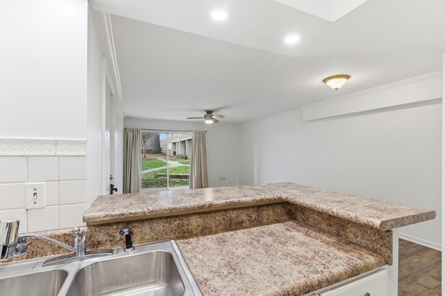 Building Photo - 6734 Quail Hollow Ct