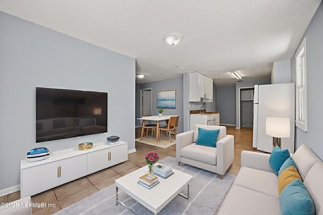 Building Photo - 1011 Glencarin St